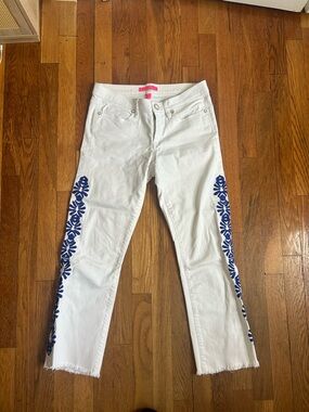 Lilly Pulitzer white jeans with blue floral embroidery. Size: 6